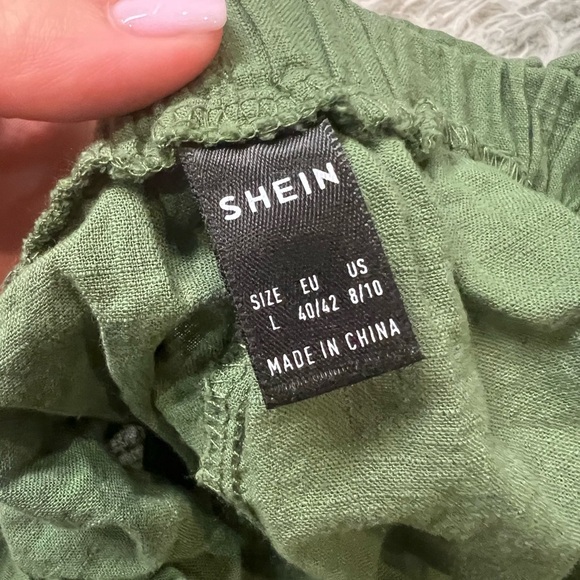 Belted Green Cotton shorts Size Large - Picture 2 of 6